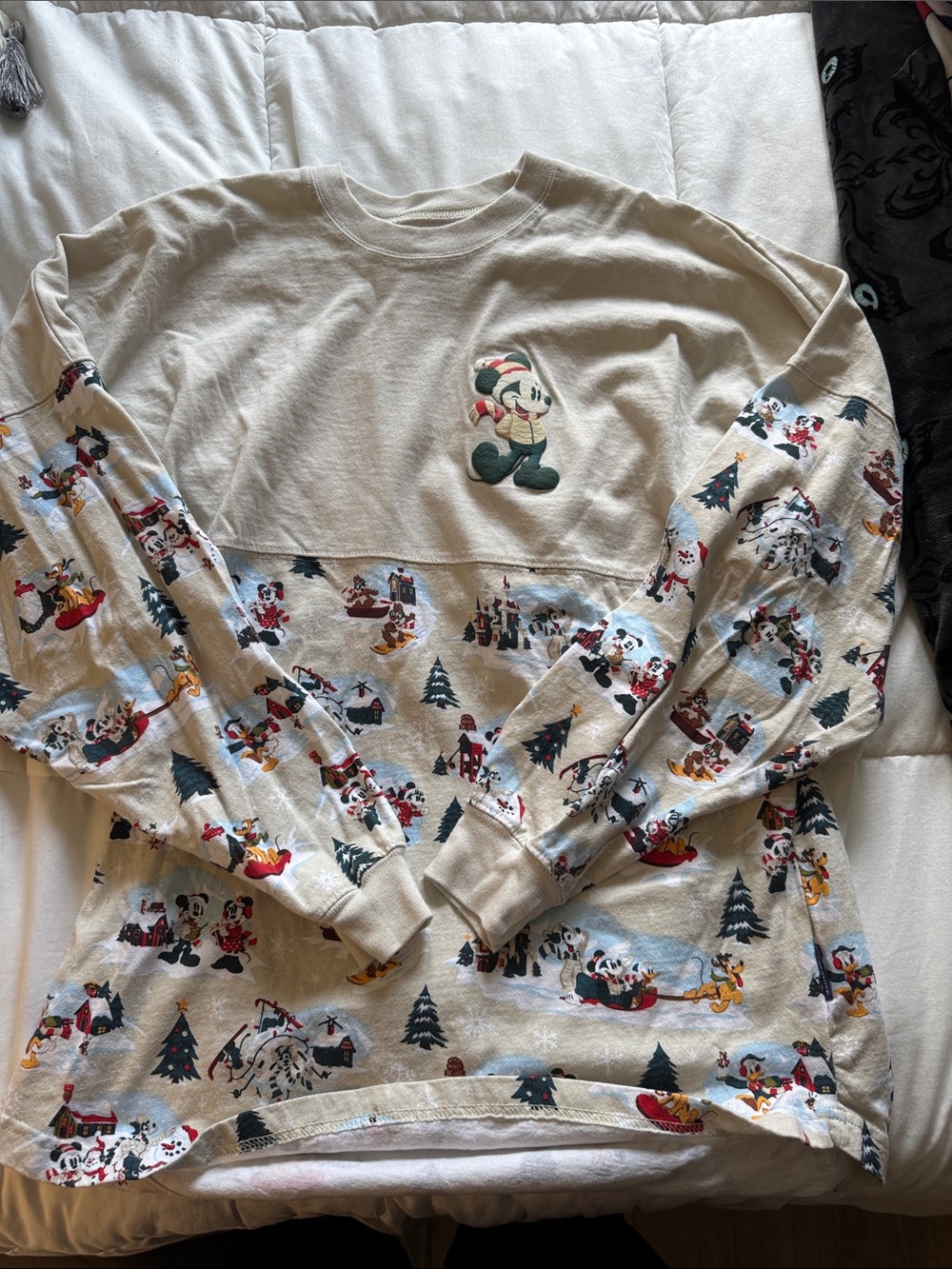 Disney Walt Disney World Walt’s Holiday Lodge Spirit jersey S NWOT